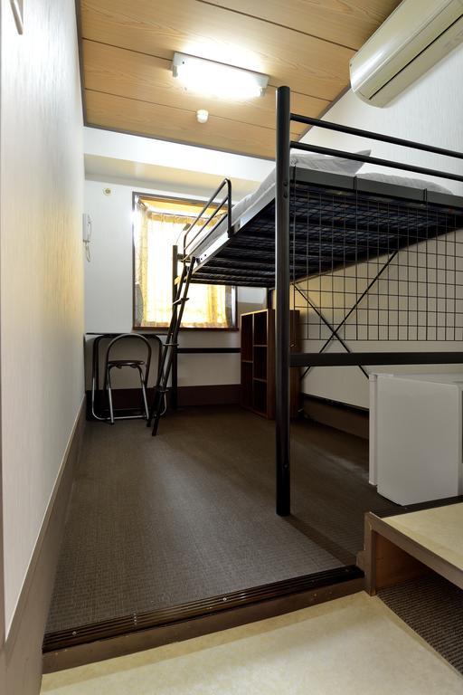 Habitación Individual con litera y baño compartido