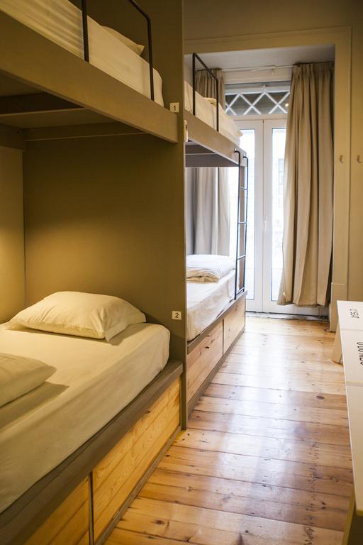 Bett im gemischten Schlafsaal für 4 Personen mit Gemeinschaftsbad