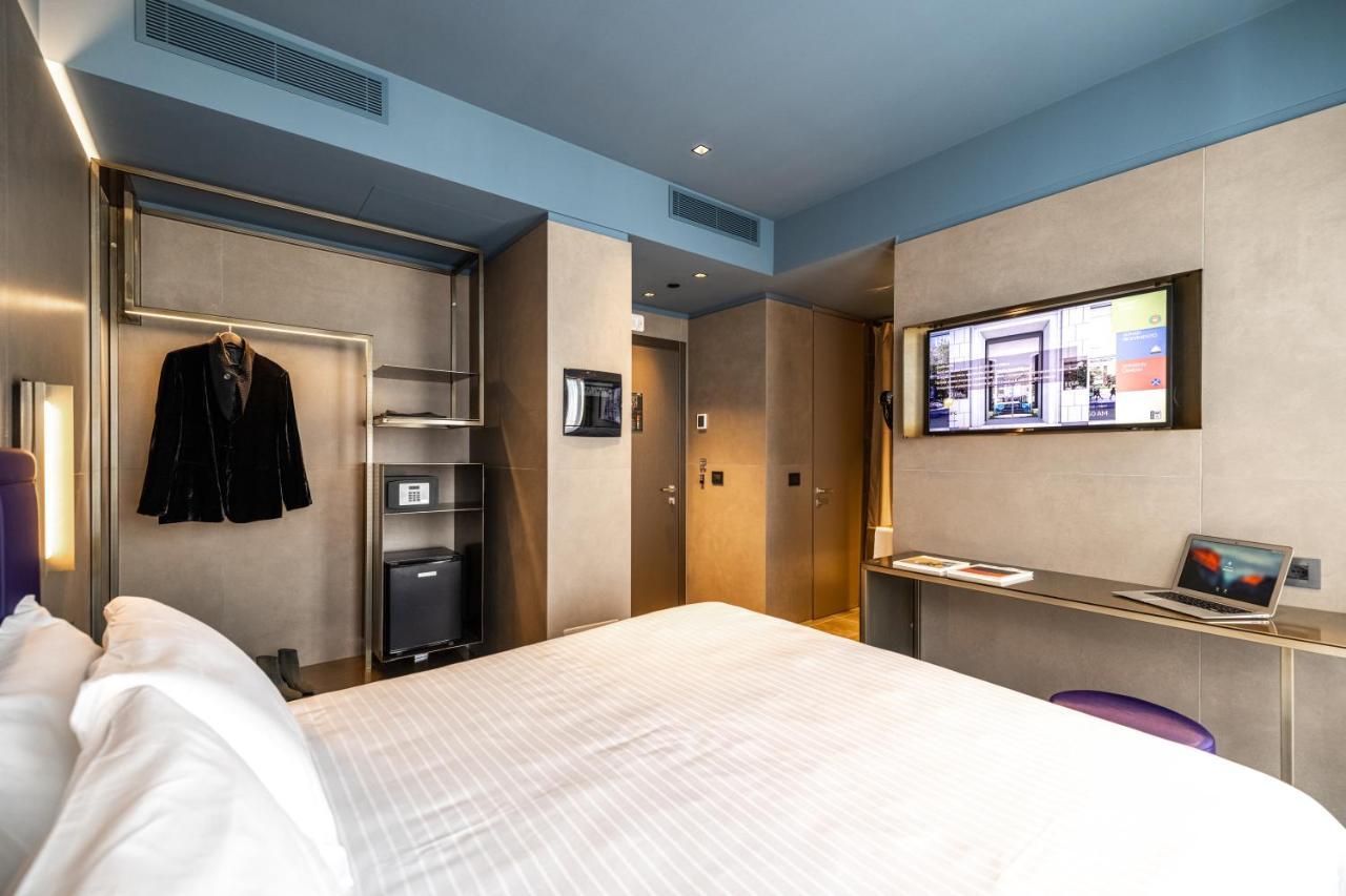Dreibettzimmer mit Balkon und Aussicht