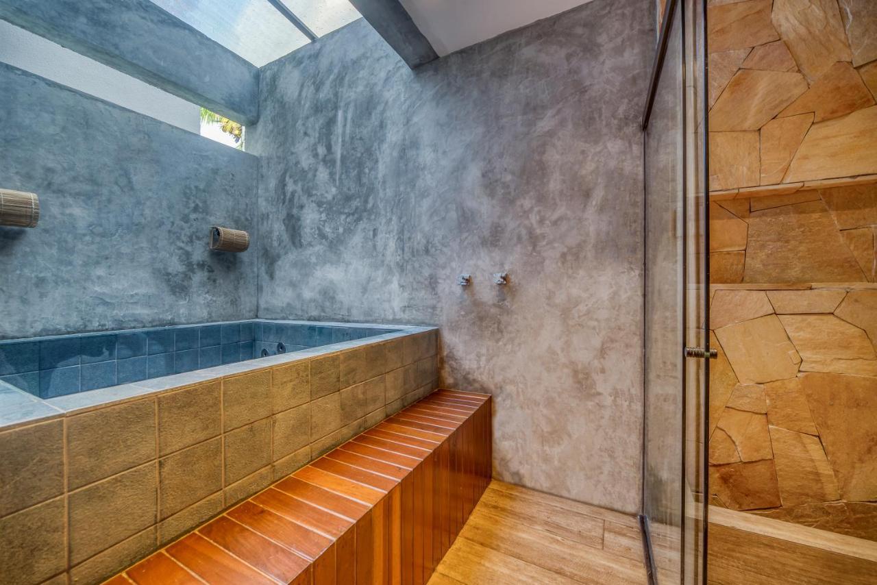 Suíte com Piscina Privativa