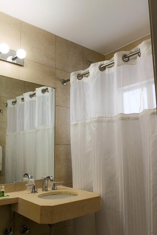 Quarto Duplo Standard com 2 Camas de Casal - Sem Taxa de Resort