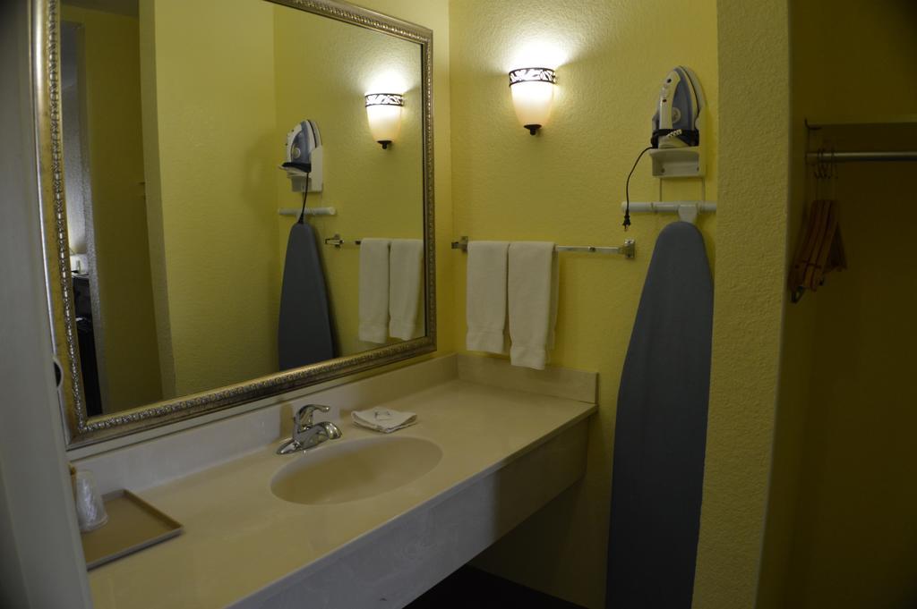 King Room with Spa Bath