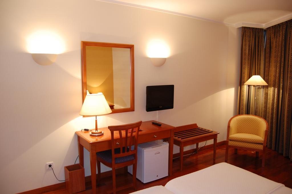 Quarto com 2 Camas de Solteiro