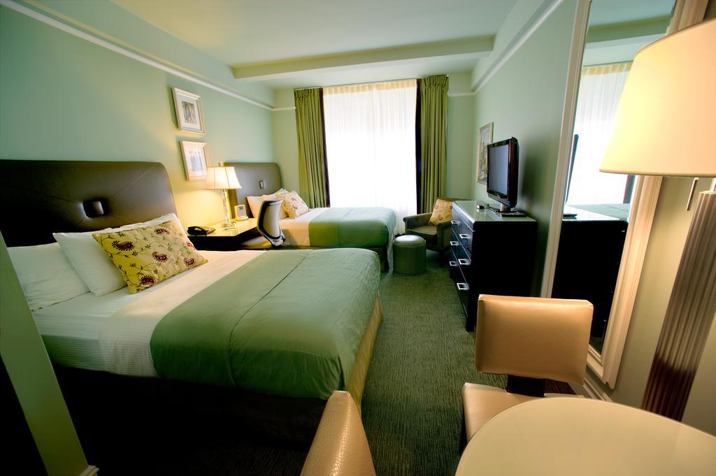 Deluxe Suite mit 1 Schlafzimmer und 2 Doppelbetten