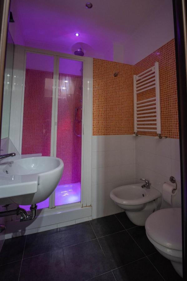 Quarto Básico com Cama de Casal ou 2 de Solteiro
