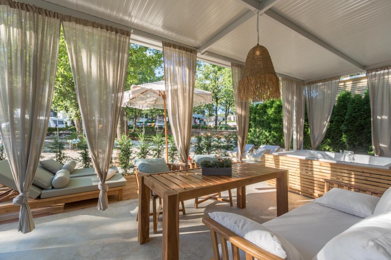 Casa Mobile Familiare con 3 Camere da Letto e Vasca Idromassaggio