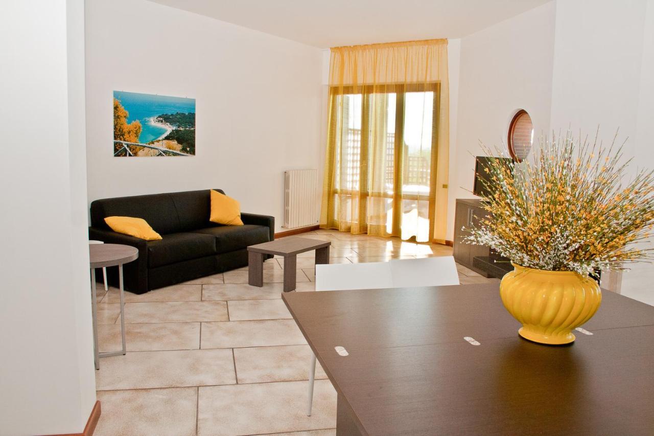 Camera Familiare con Vista Mare Laterale