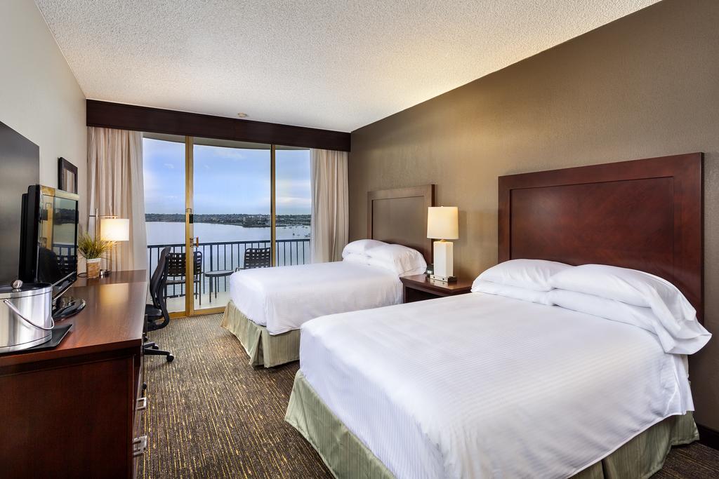 Premium Zimmer mit 2 Doppelbetten und Blick auf die Bucht - Nichtraucher