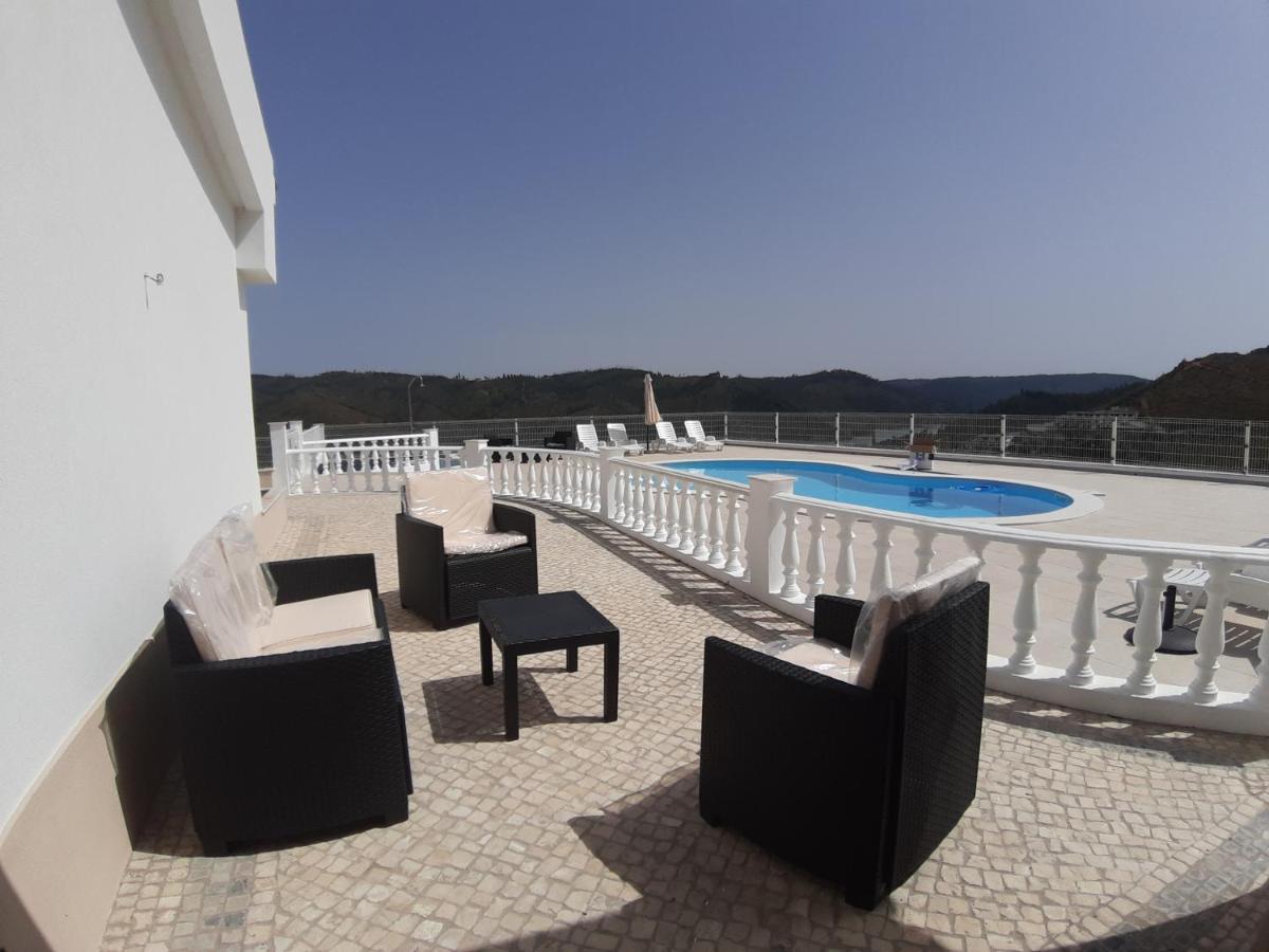 Villa com 2 Quartos