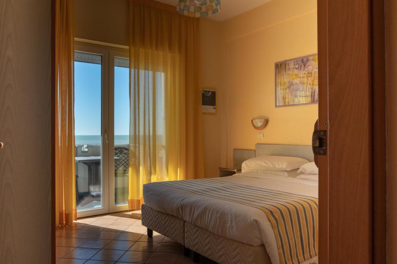 Doppel-/Zweibettzimmer mit Meerblick