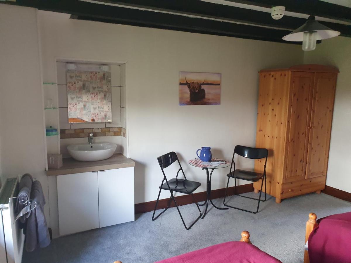 Twin Room with Private Bathroom