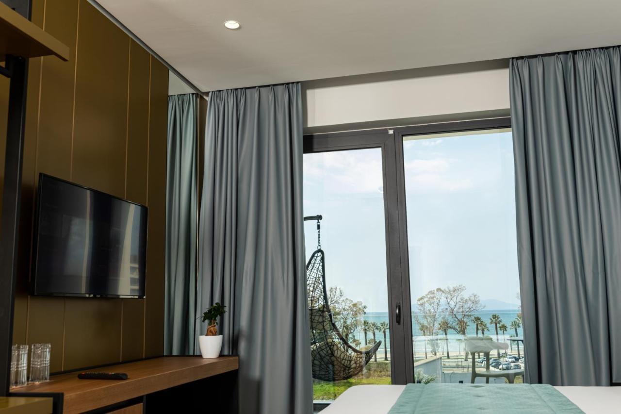 Dreibettzimmer mit Stadtblick