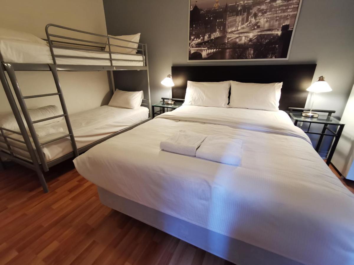 Chambre Familiale avec Salle de Bains Commune