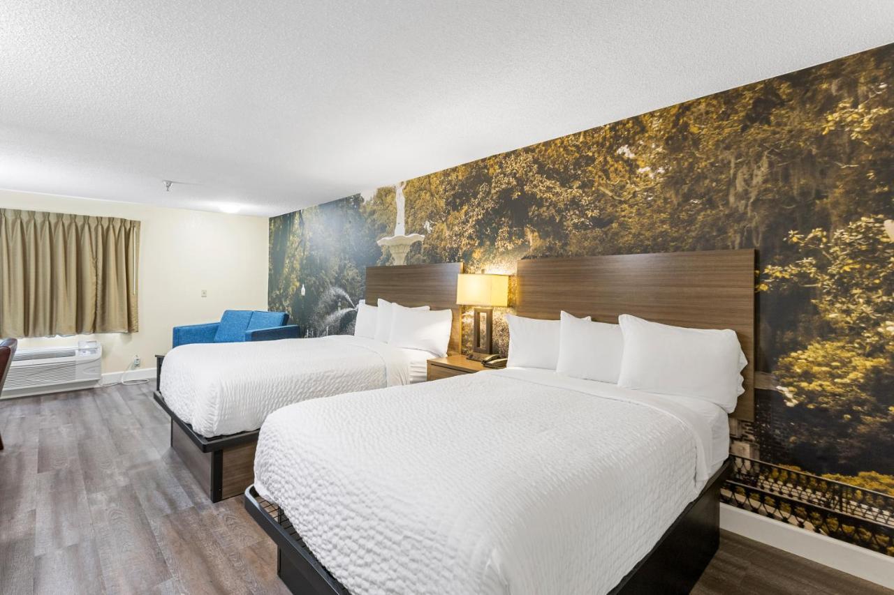 Queen Suite with Two Queen Beds - Non-Smoking