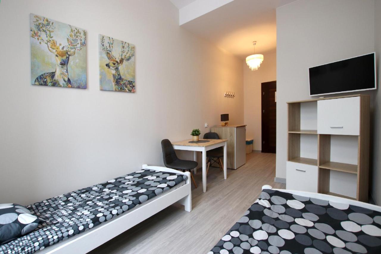 Zweibettzimmer mit Dusche