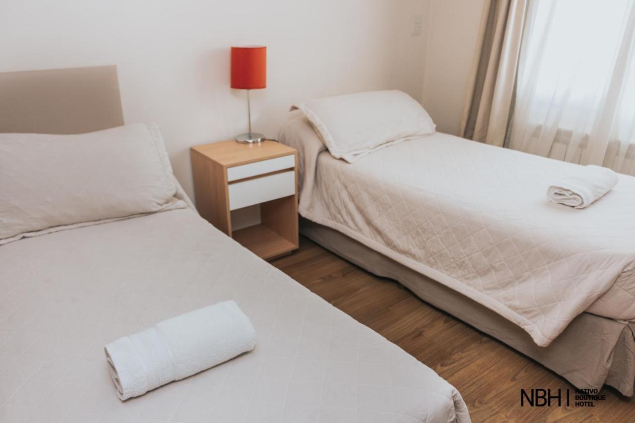 Quarto Superior com 2 Camas de Solteiro Vista da Cidade