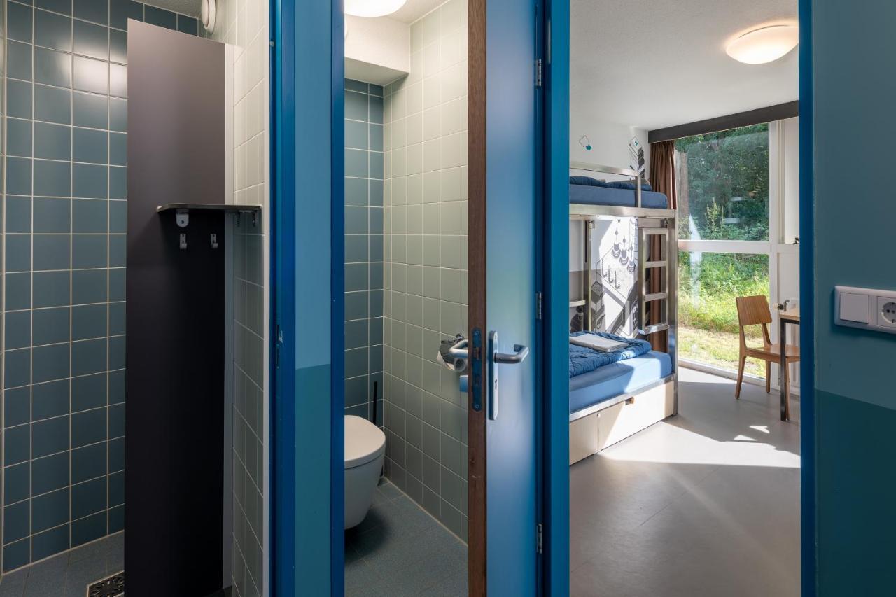 Budget Twin Bunk Beds Private Bathroom Shower,1516398337:JPEG