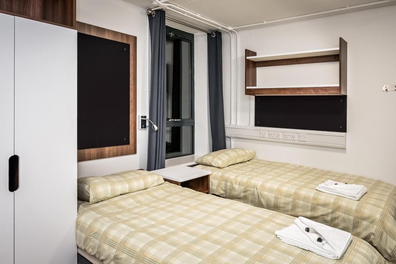 Dreibettzimmer mit Gemeinschaftsbad