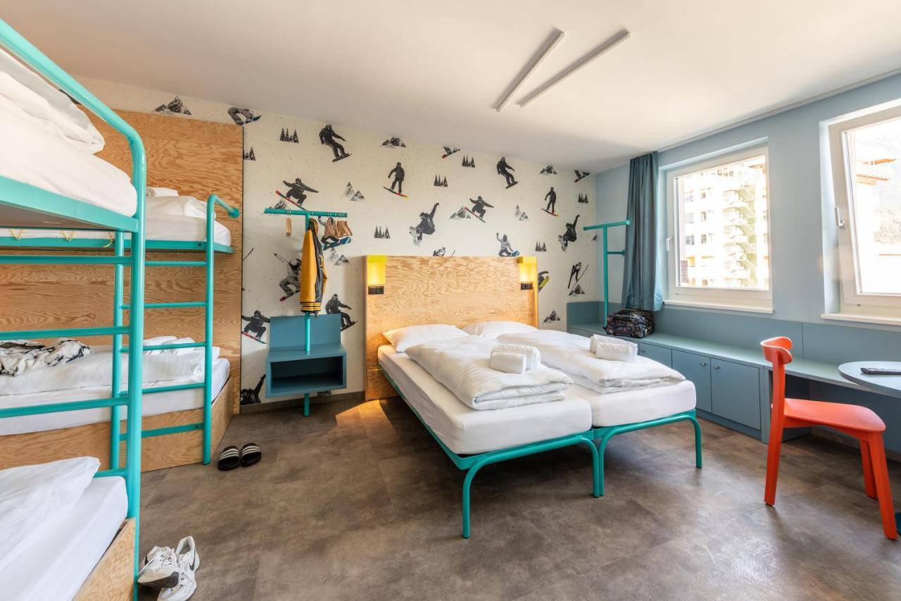 6-Bed Room