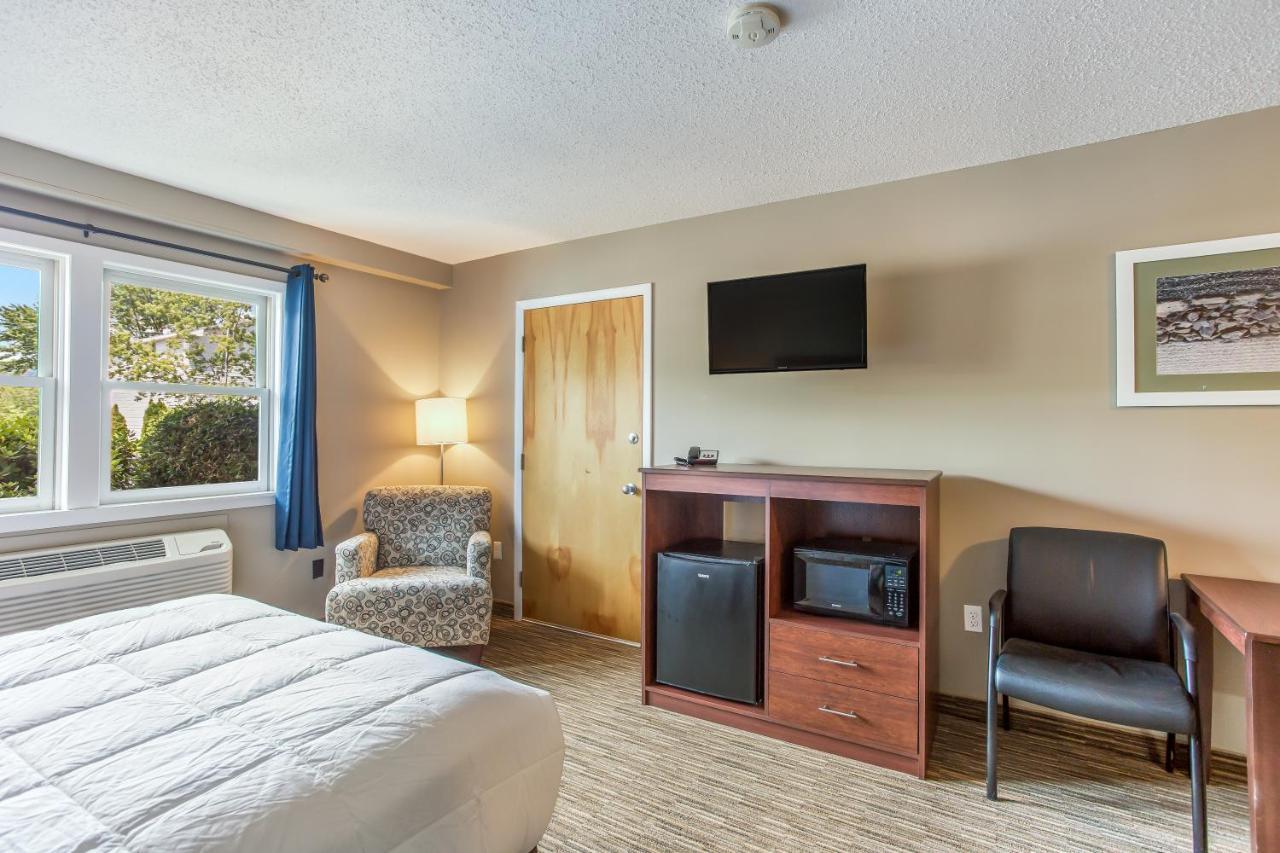 Queen Room - Accessible/Nonsmoking