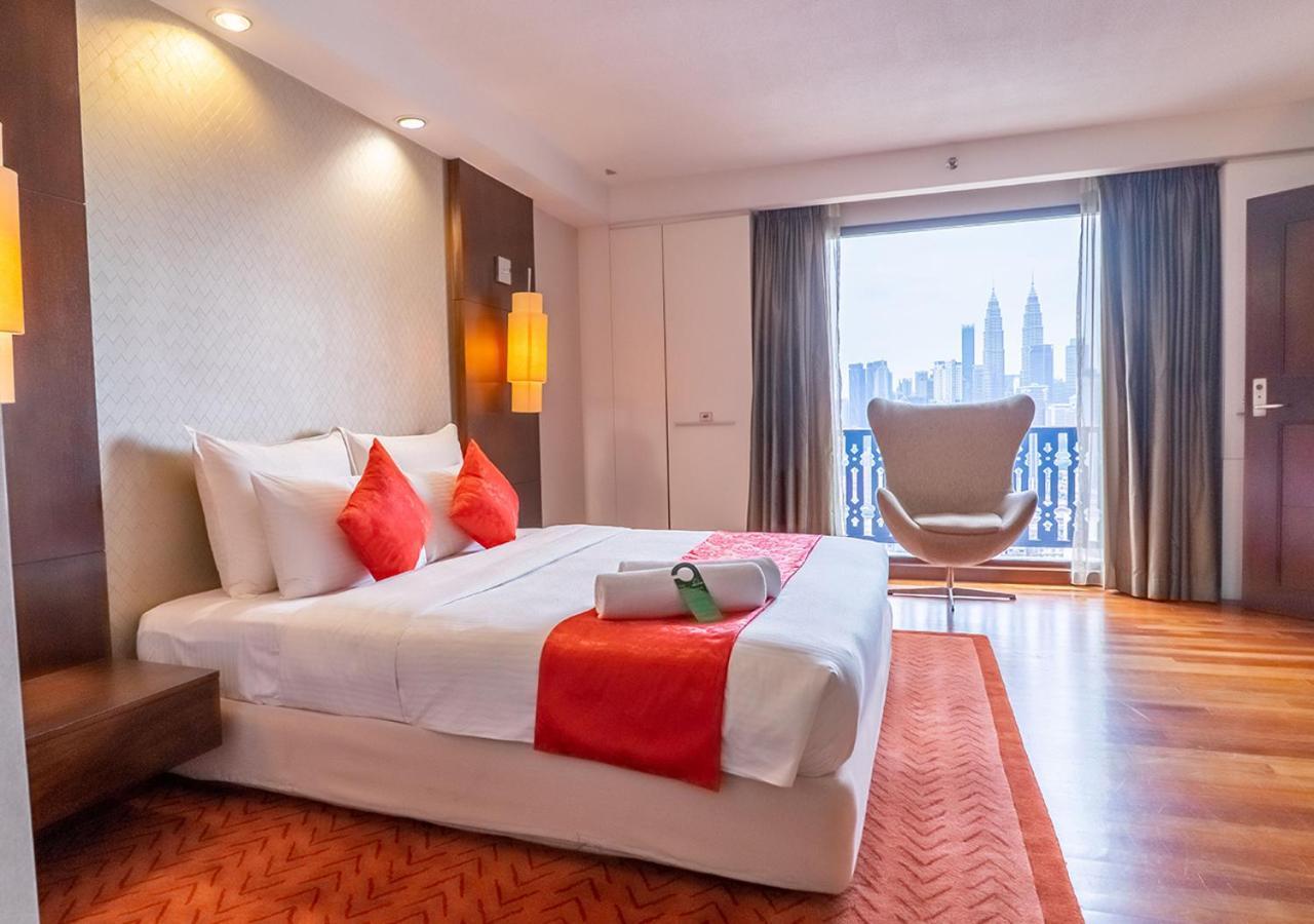 Suite Executive con cama extragrande y acceso al salón