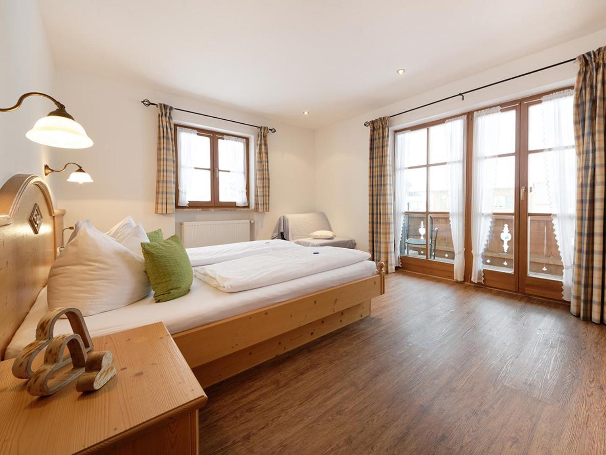 Apartment mit Balkon