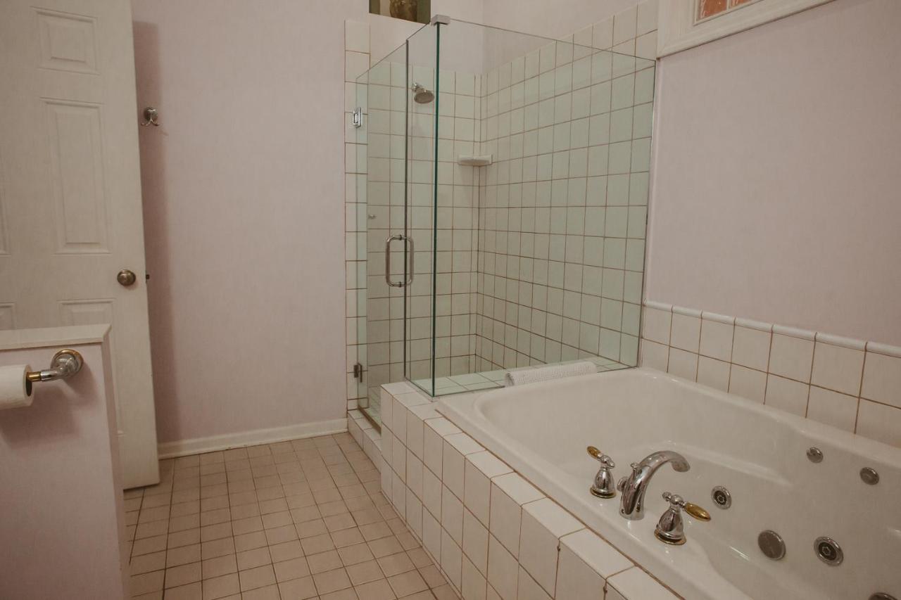 Deluxe Suite with Spa Bath
