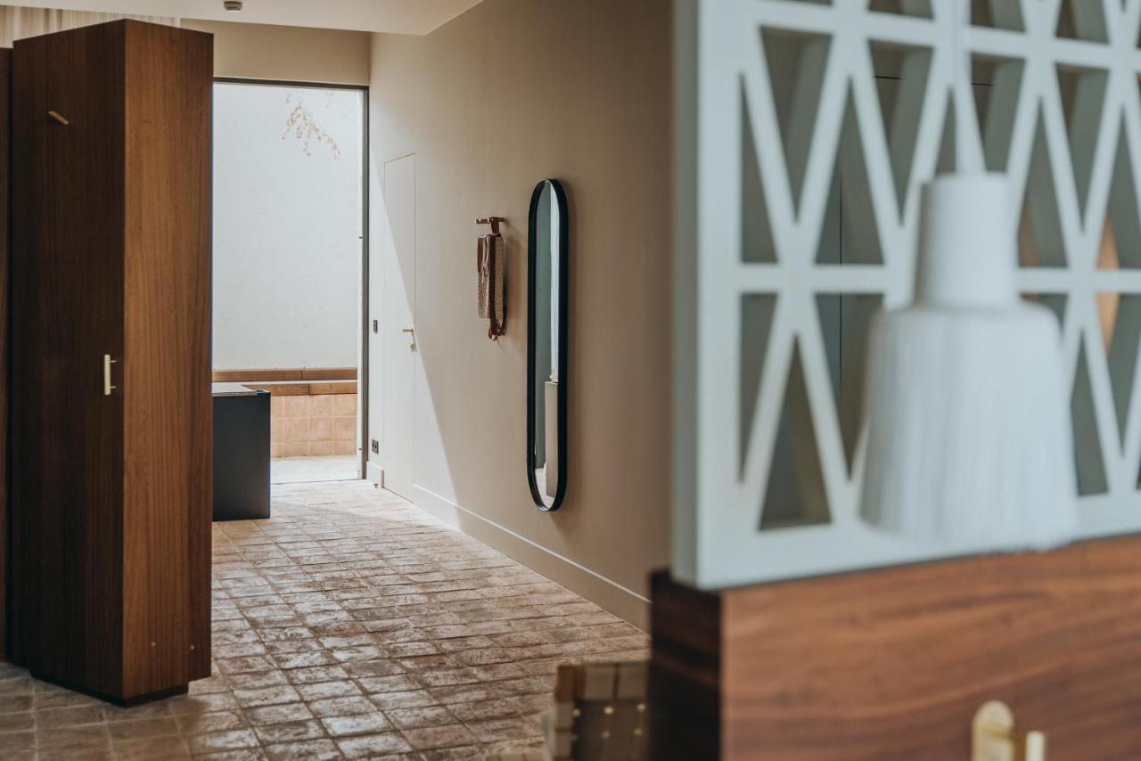 Suite avec Piscine Privée et Jardin - Vue sur Mer