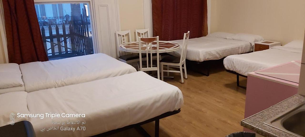 Family Room (6 Adults) with Private Bathroom