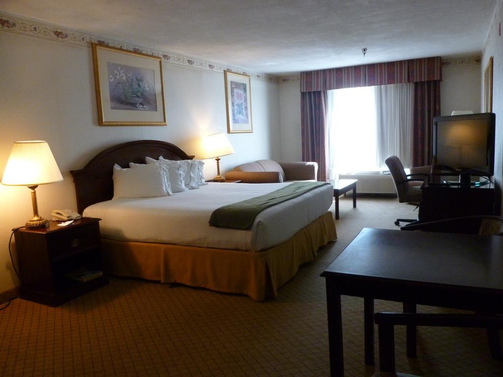 Deluxe King Room - Disability Access/Non-Smoking