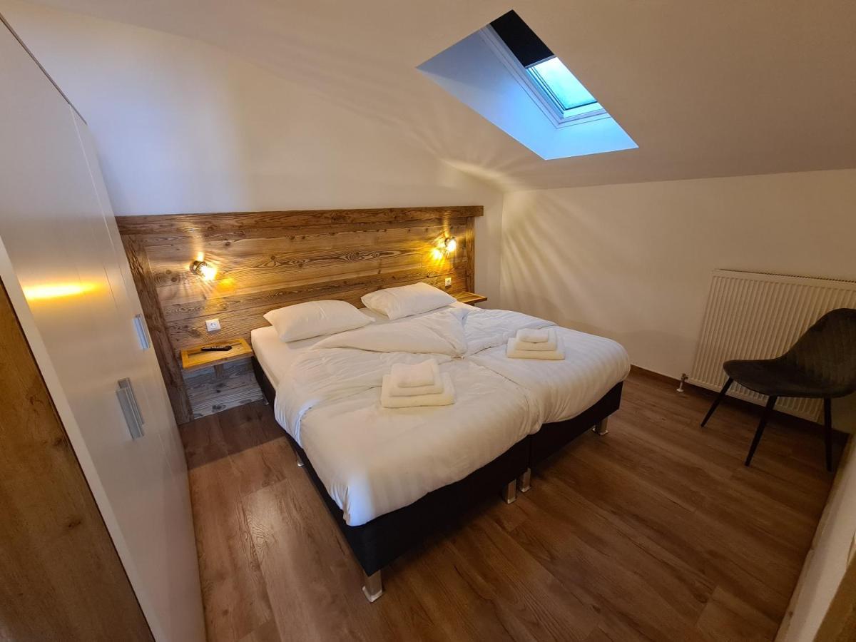 Apartment mit Balkon