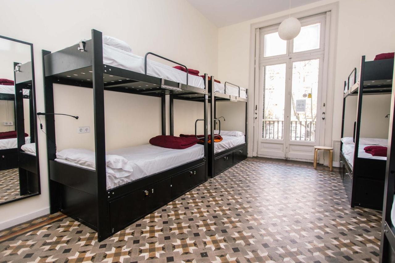Lit Simple dans Dortoir de 8 Lits