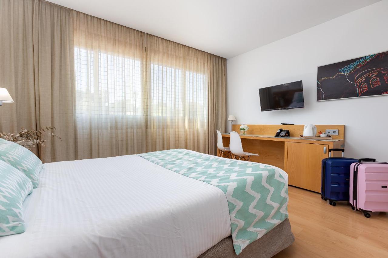 Superior Doppel-/Zweibettzimmer mit Poolblick