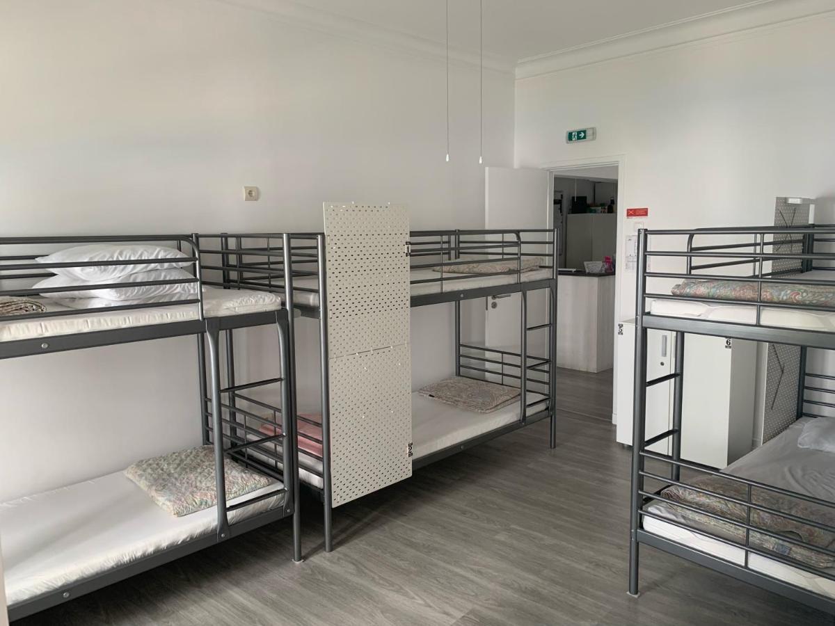 Cama em Dormitório Feminino com 6 Camas