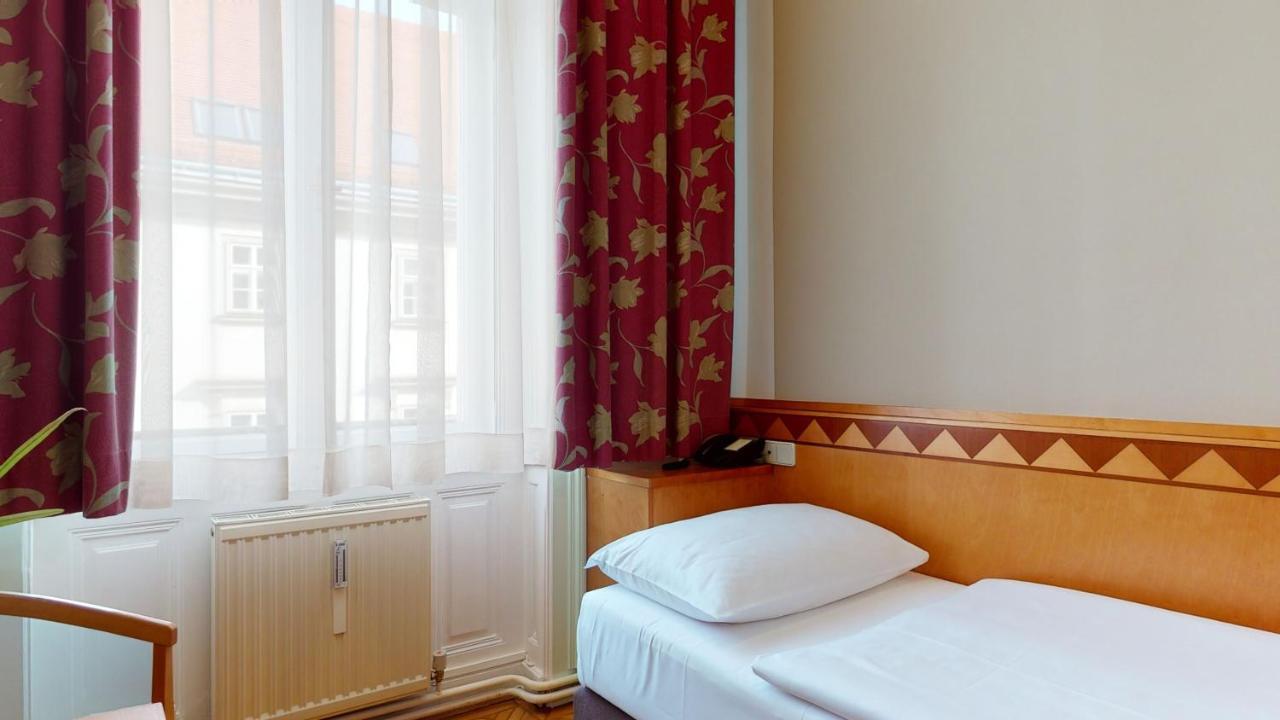 Small Single Room,1210068130:JPEG