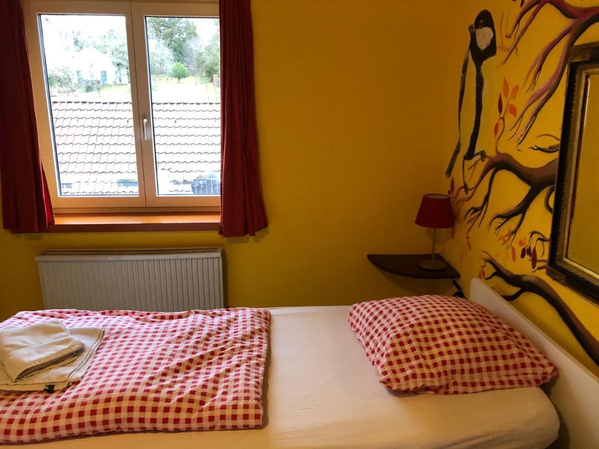 Tweepersoonskamer met 2 Aparte Bedden en Badkamer