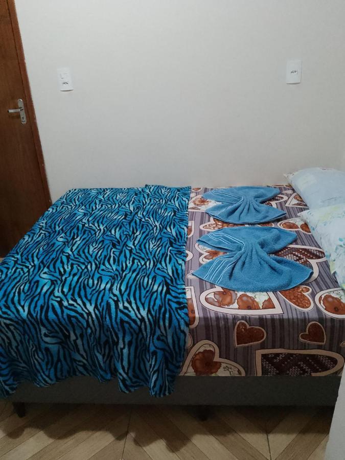 Quarto Triplo com Banheiro Privativo