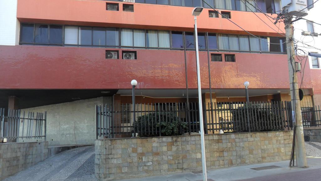 Apartamento com Vista Parcial para o Mar