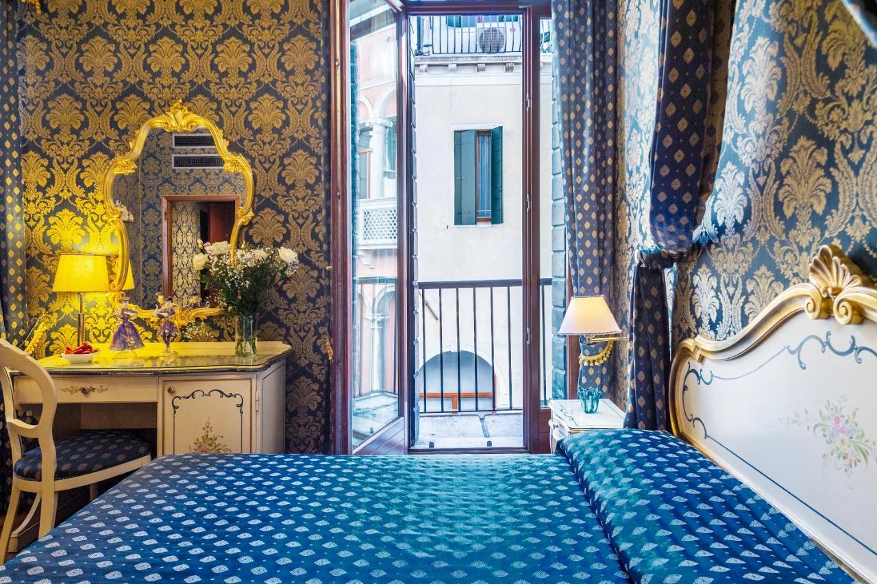 Chambre Lit Queen-Size avec Balcon