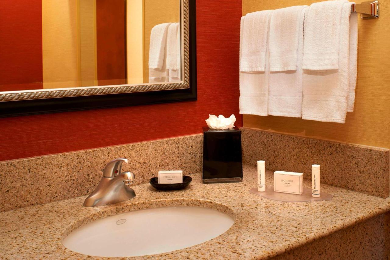 One-Bedroom King Suite