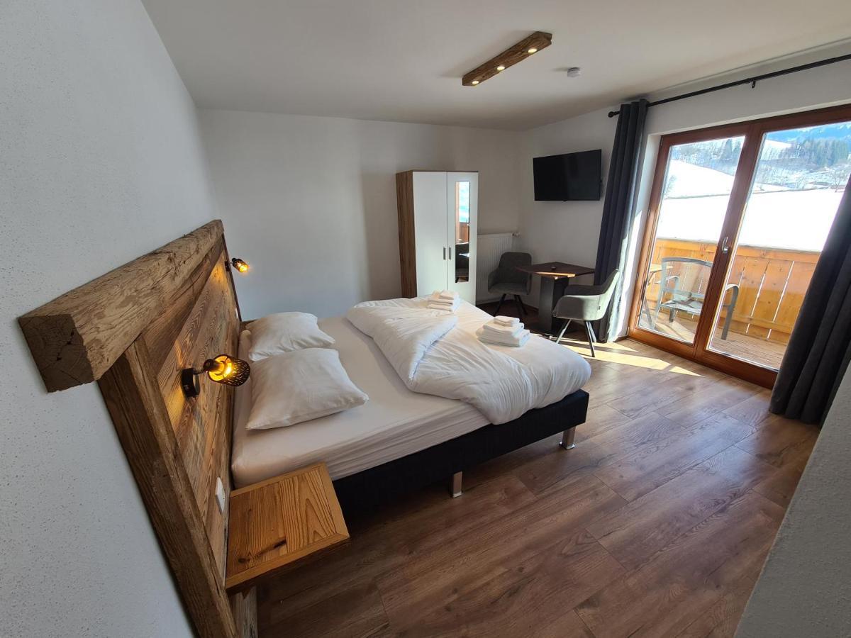 Doppelzimmer mit Balkon