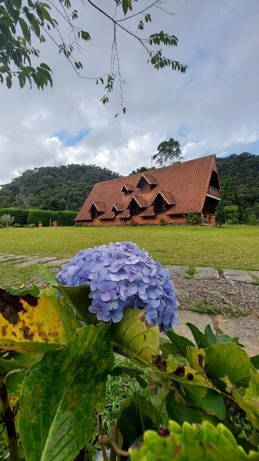 Suíte com Vista do Jardim