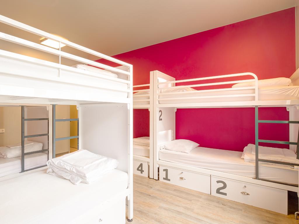 Bett im gemischten 8-Bett-Schlafsaal mit eigenem Bad