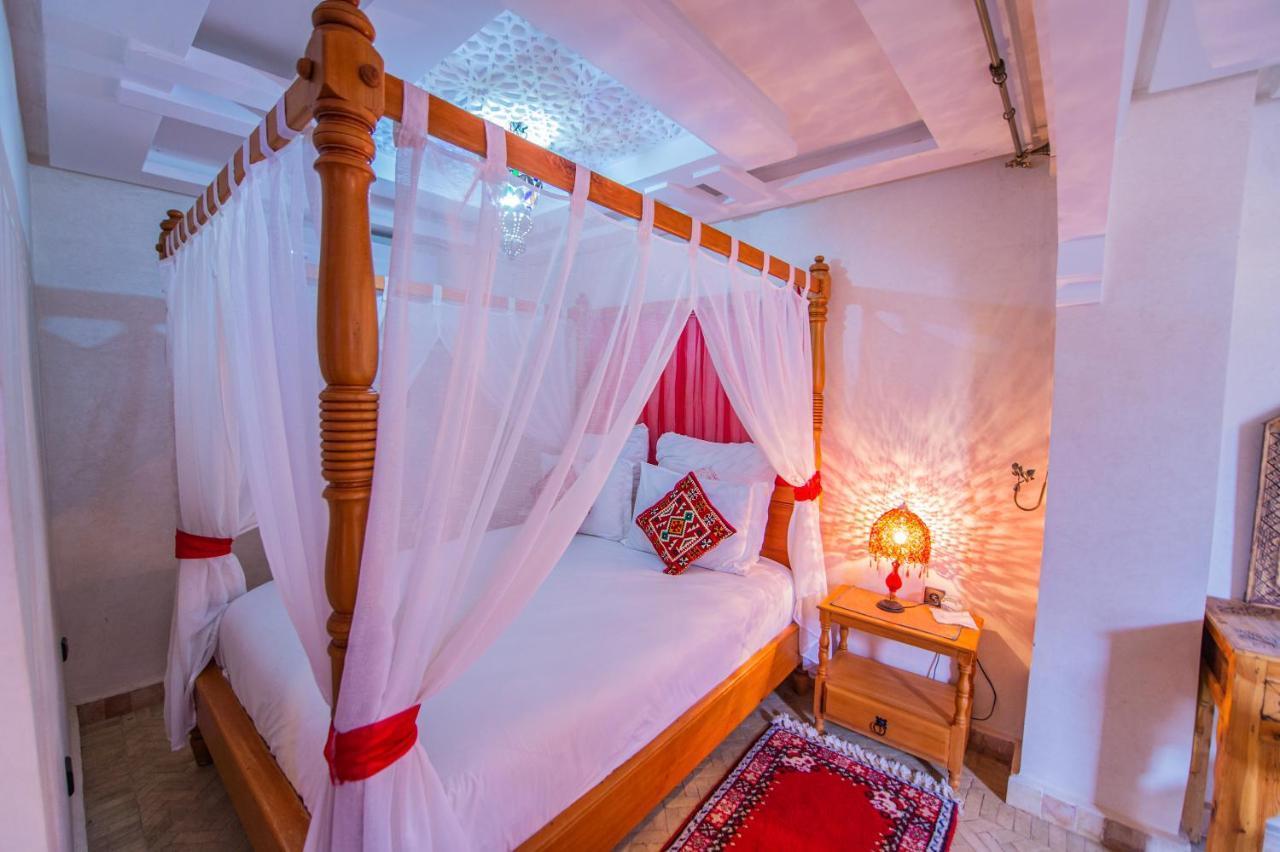 Studio Lit Queen-Size