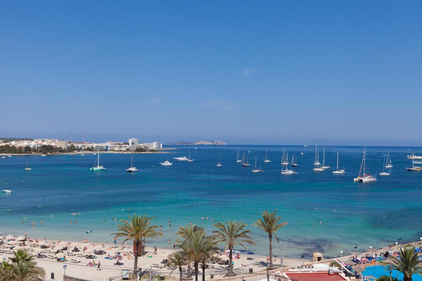 Suite con balcón y vistas al mar