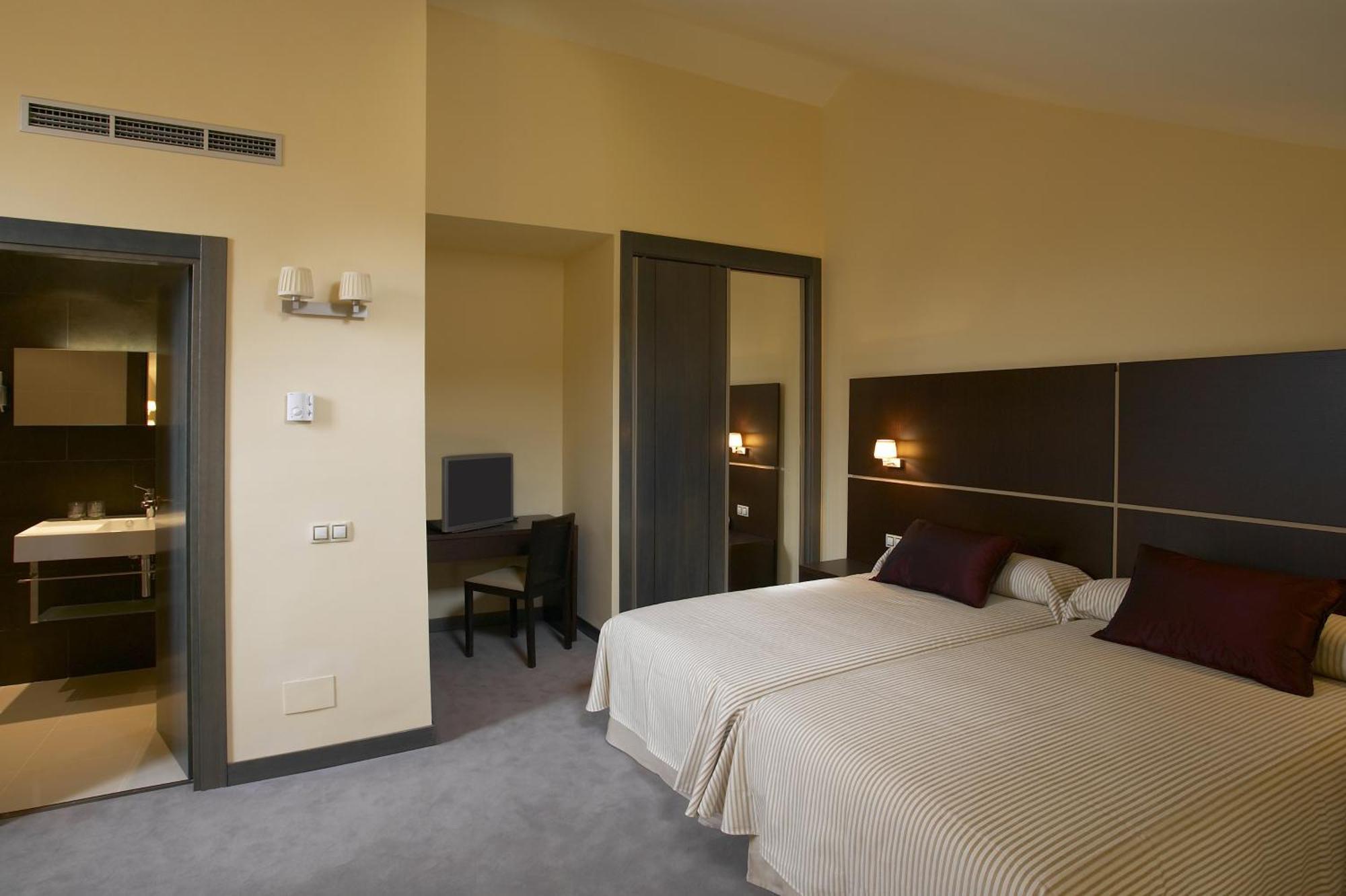 Duplex Twin Room with Living Room