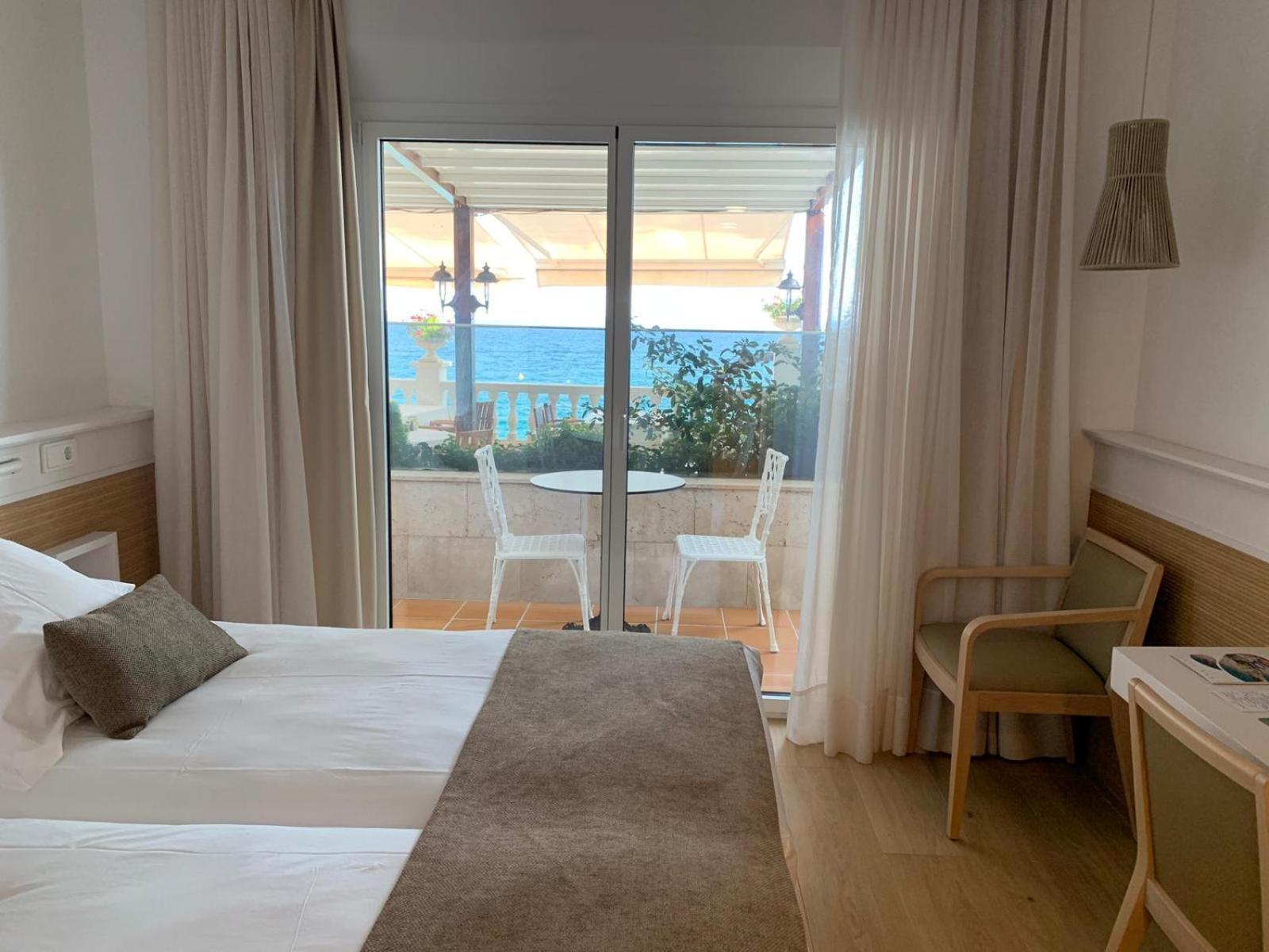Deluxe Tweepersoonskamer op de Begane Grond met Balkon en Uitzicht op Zee