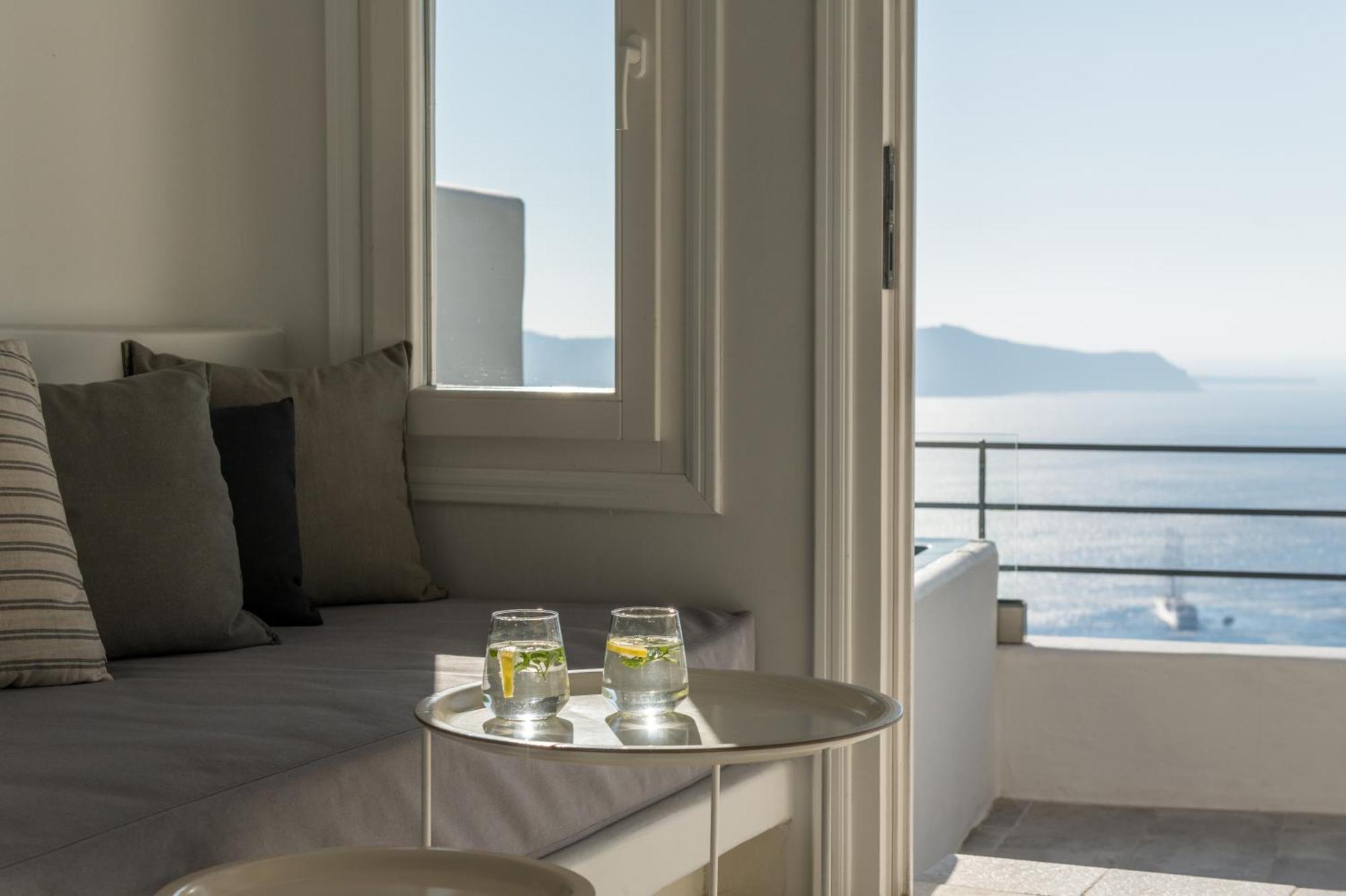 Suite de Luxe avec Bain à Remous - Vue sur Caldera