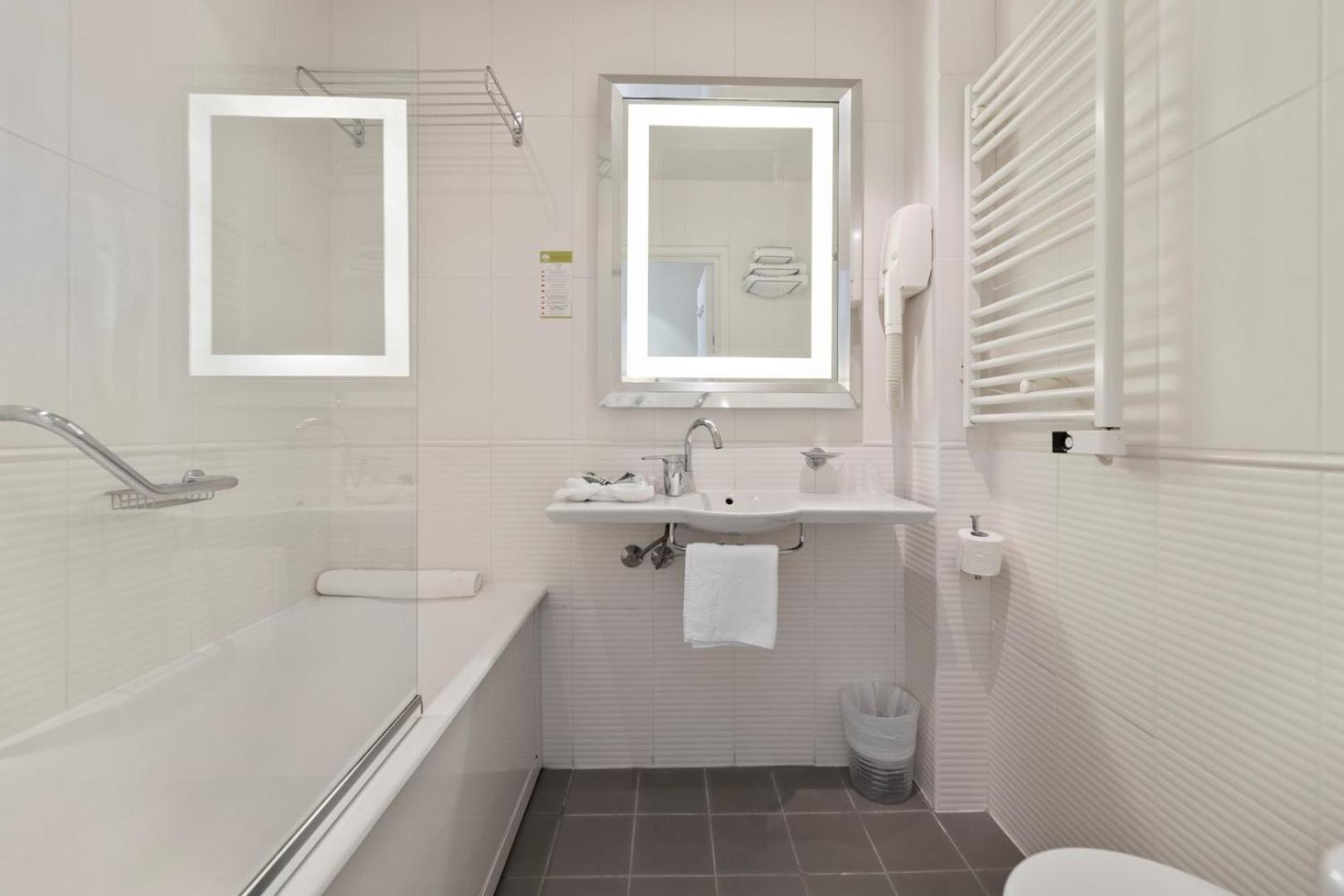Twin Room,1773694656:JPEG