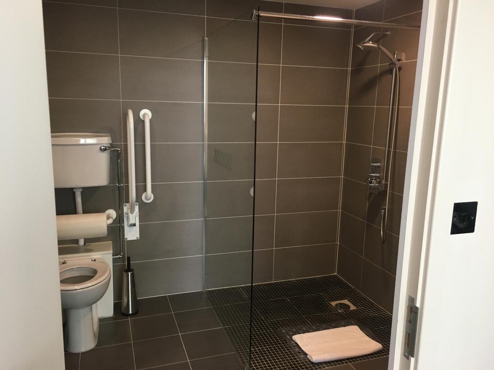 Chambre Double - Accessible aux Personnes à Mobilité Réduite